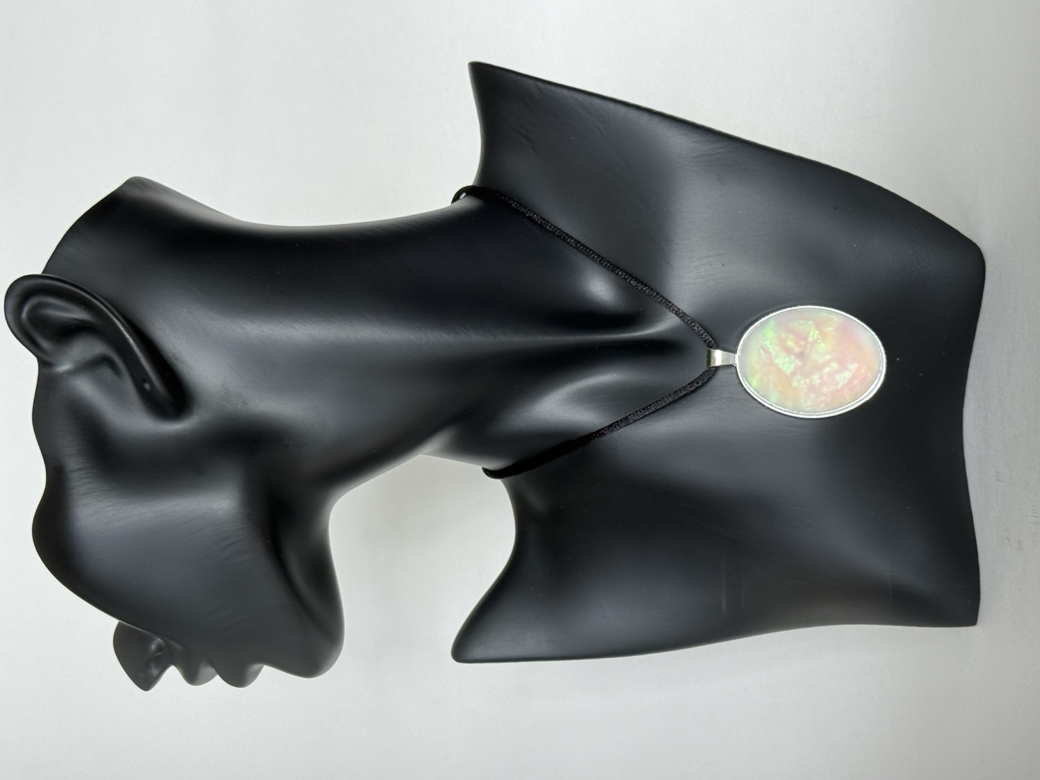 Opalescent oval pendant