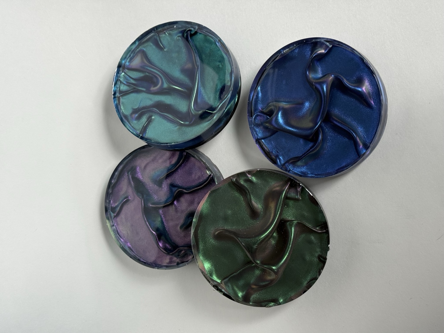 Iridescent round coaster set