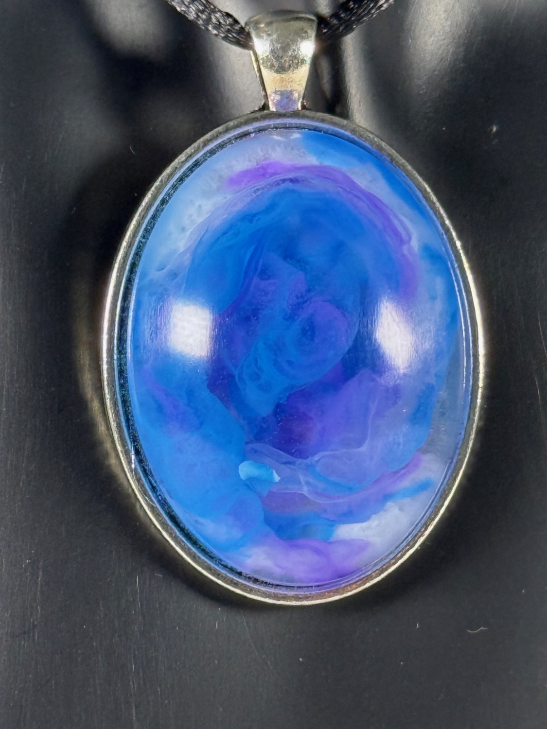 Twilight oval pendant view 3