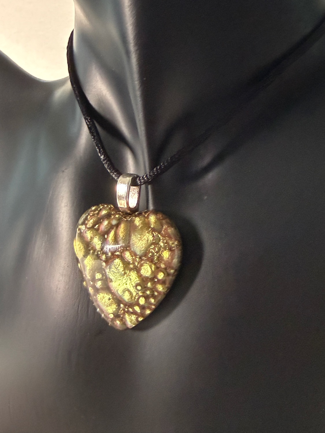 Gold bubble heart view 4