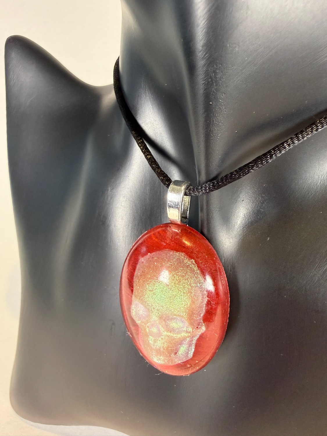 Glow skull pendant view 3