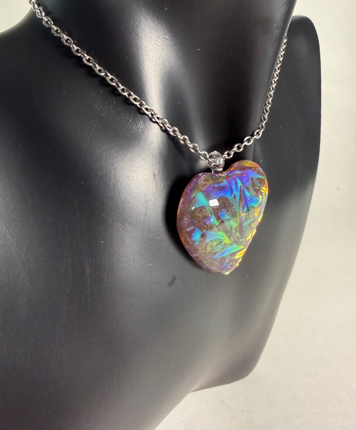 Amber heart pendant view 3