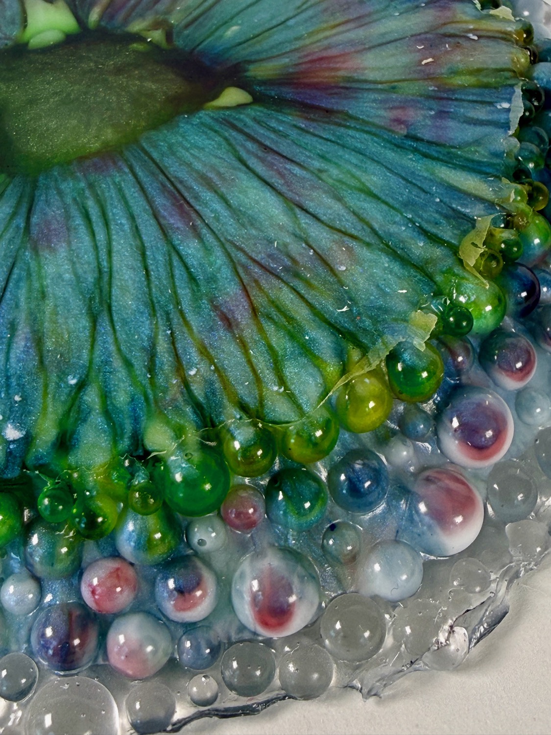 Ocean Daisy coaster bubble edge detail